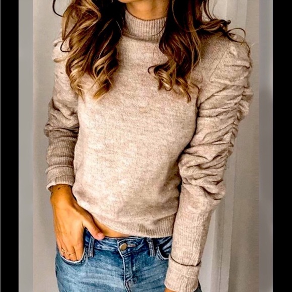 Unique Thick Crew Neck Ruched ⬆️ Design Sleeves On This Apricot Sweater - Picture 2 of 4